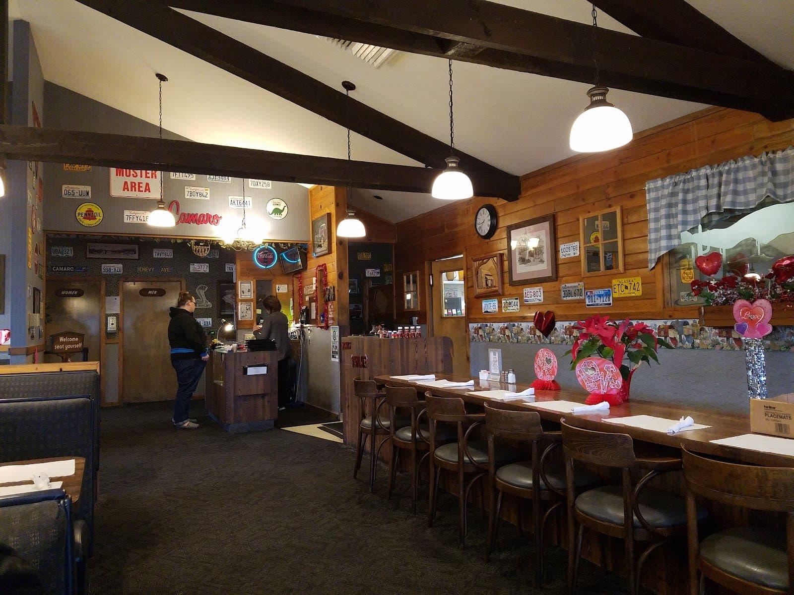 BlondZee's Guest House Restaurant & Lounge