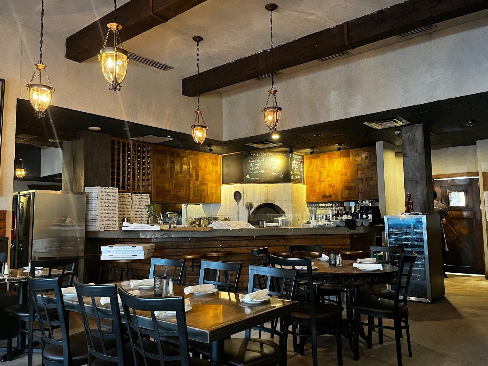 Apizza Brooklyn Resto + Vino - Pinecrest