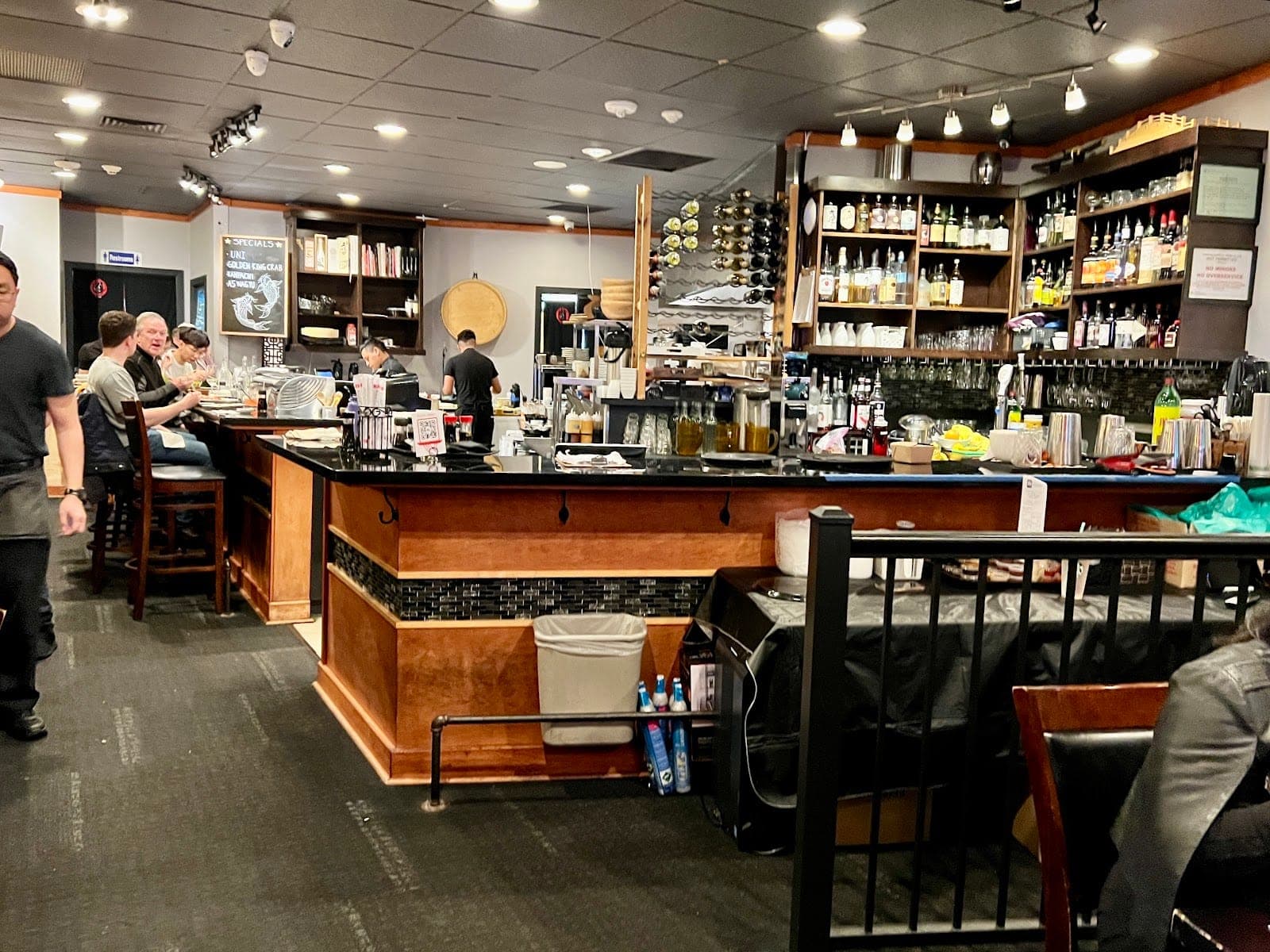 KIWAMI Sushi Bar & Sake House