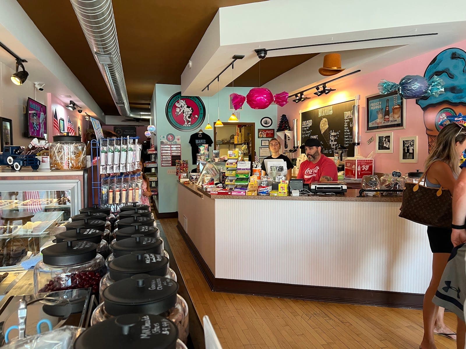 Beanie’s Candy Store & Ice Cream (Popcorn, Fudge, Antiques & More)