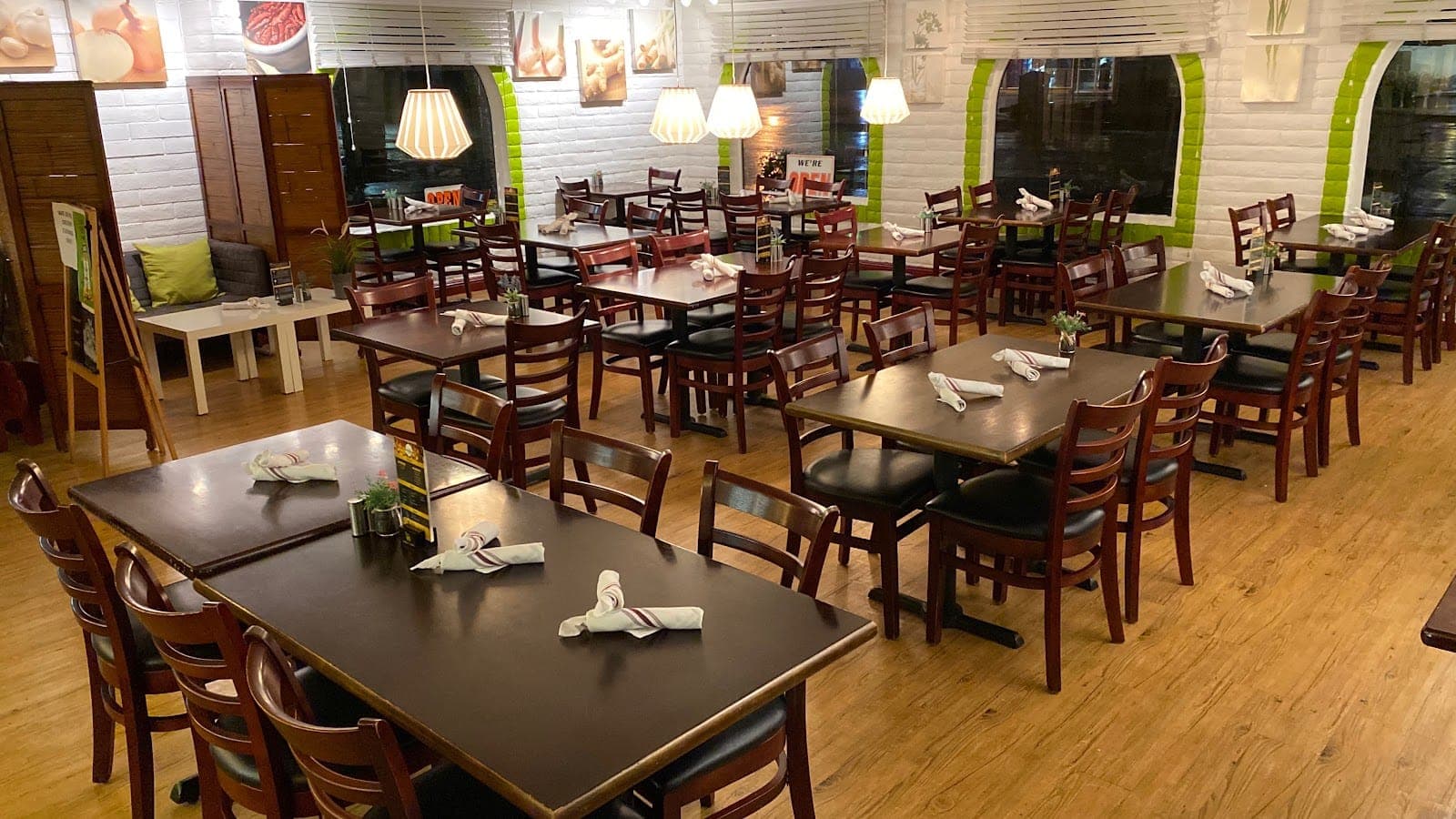 Izzie’s Foodies Place