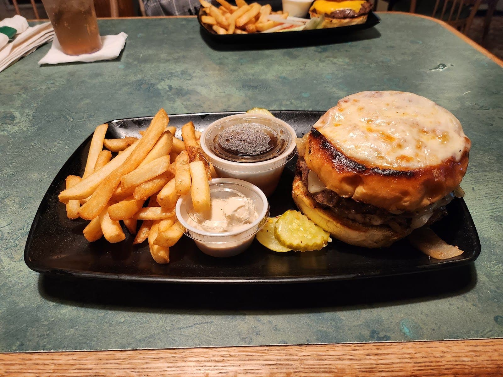 Mutt & Jeff's Restaurant and Bar