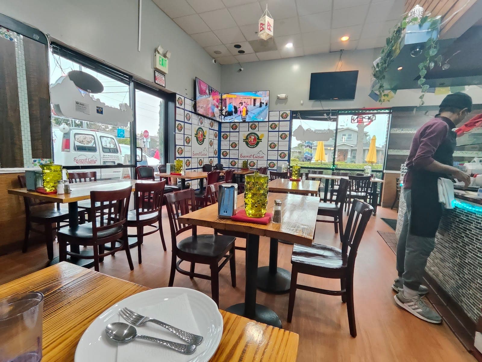 Everest Cuisine-Mountain View