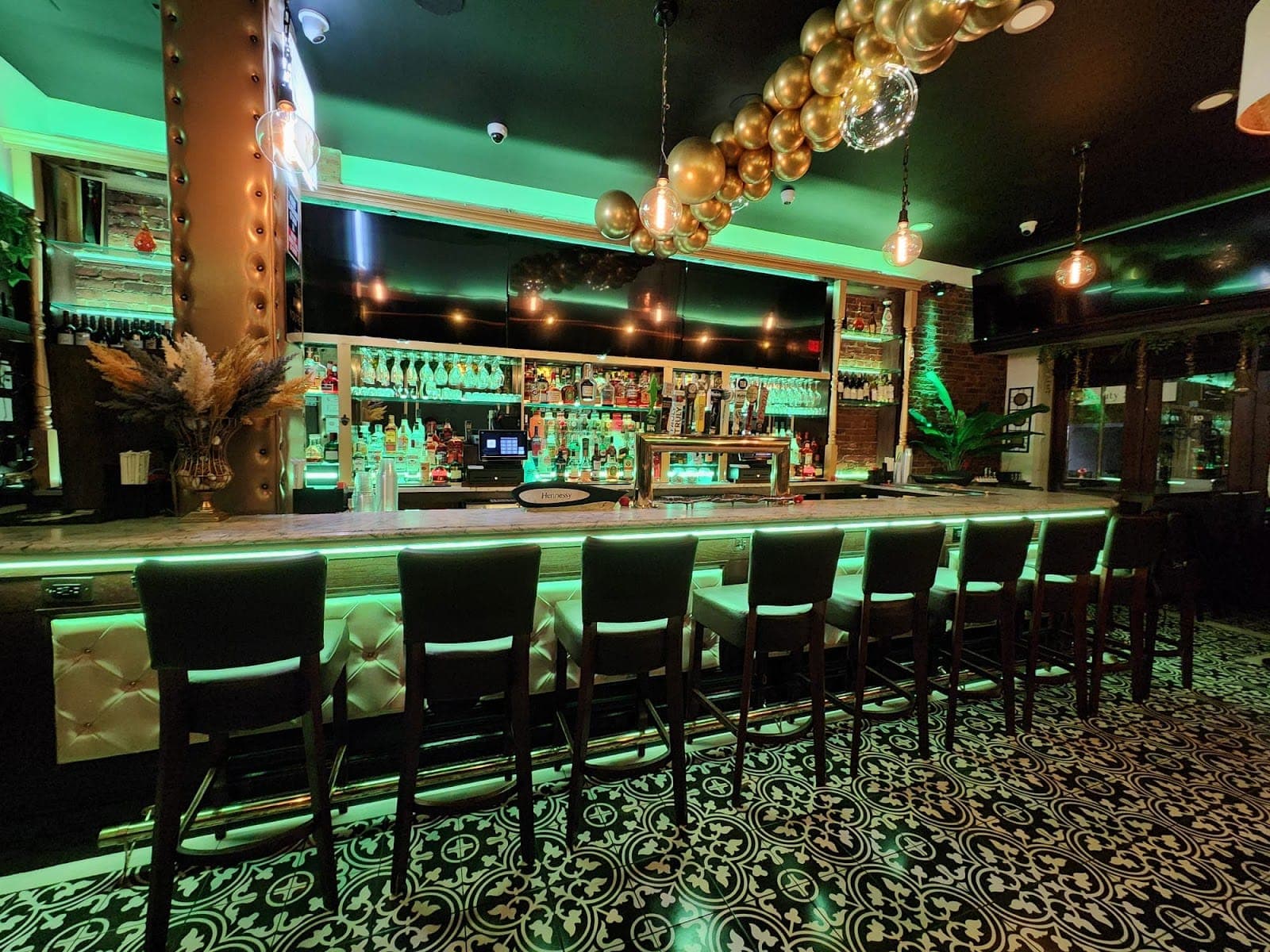 Ava Ava Restaurant, Bar & Lounge