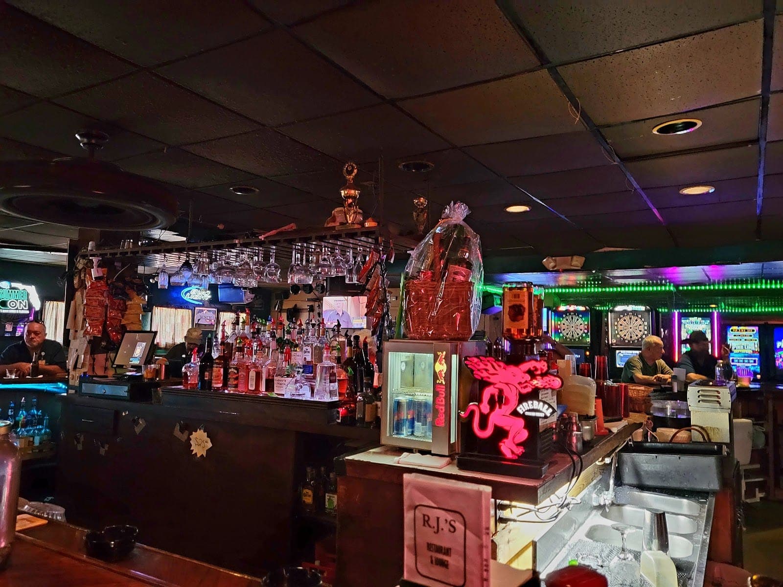R J's Bar and grill