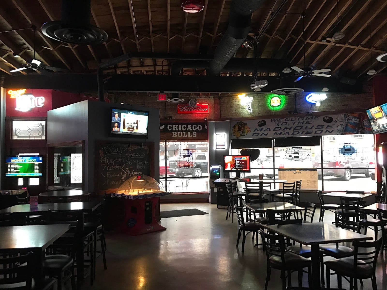 JL's Pizza and Sports Bar