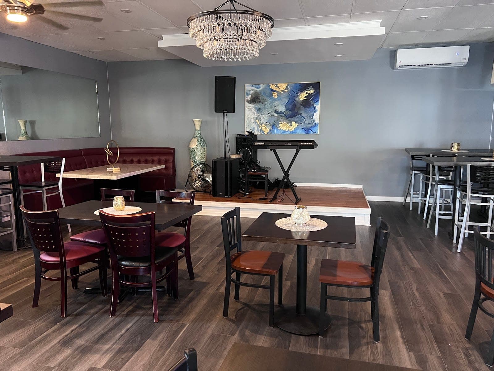 Noobai Restaurant and Lounge