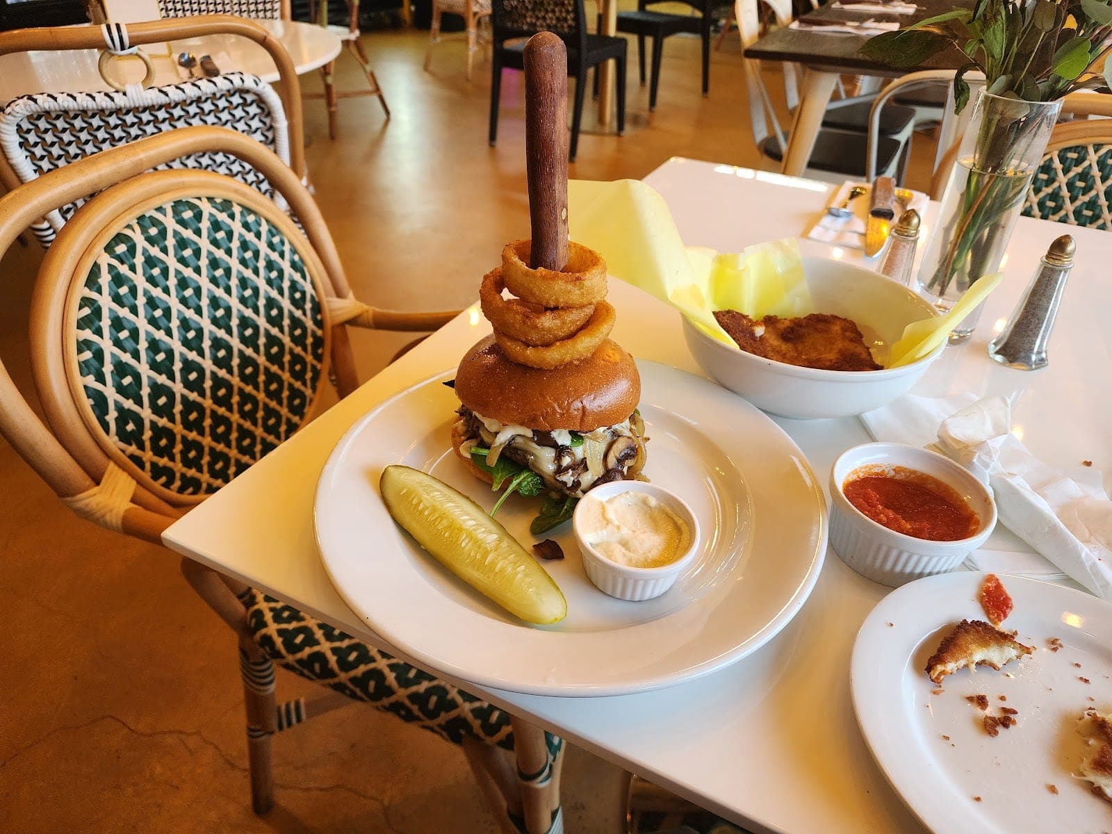 The Bee Hive Market & Cafe