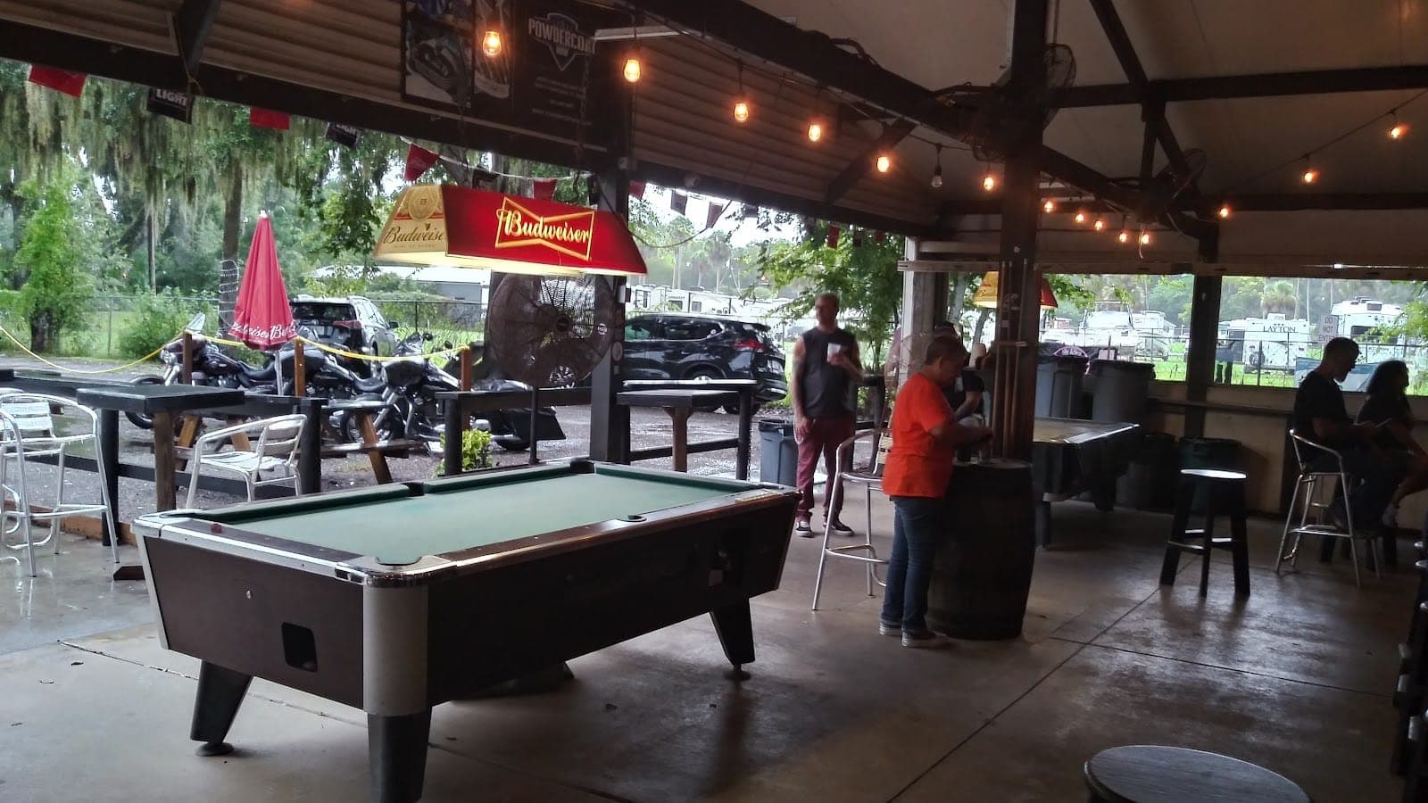 Doghouse Bar & Grill