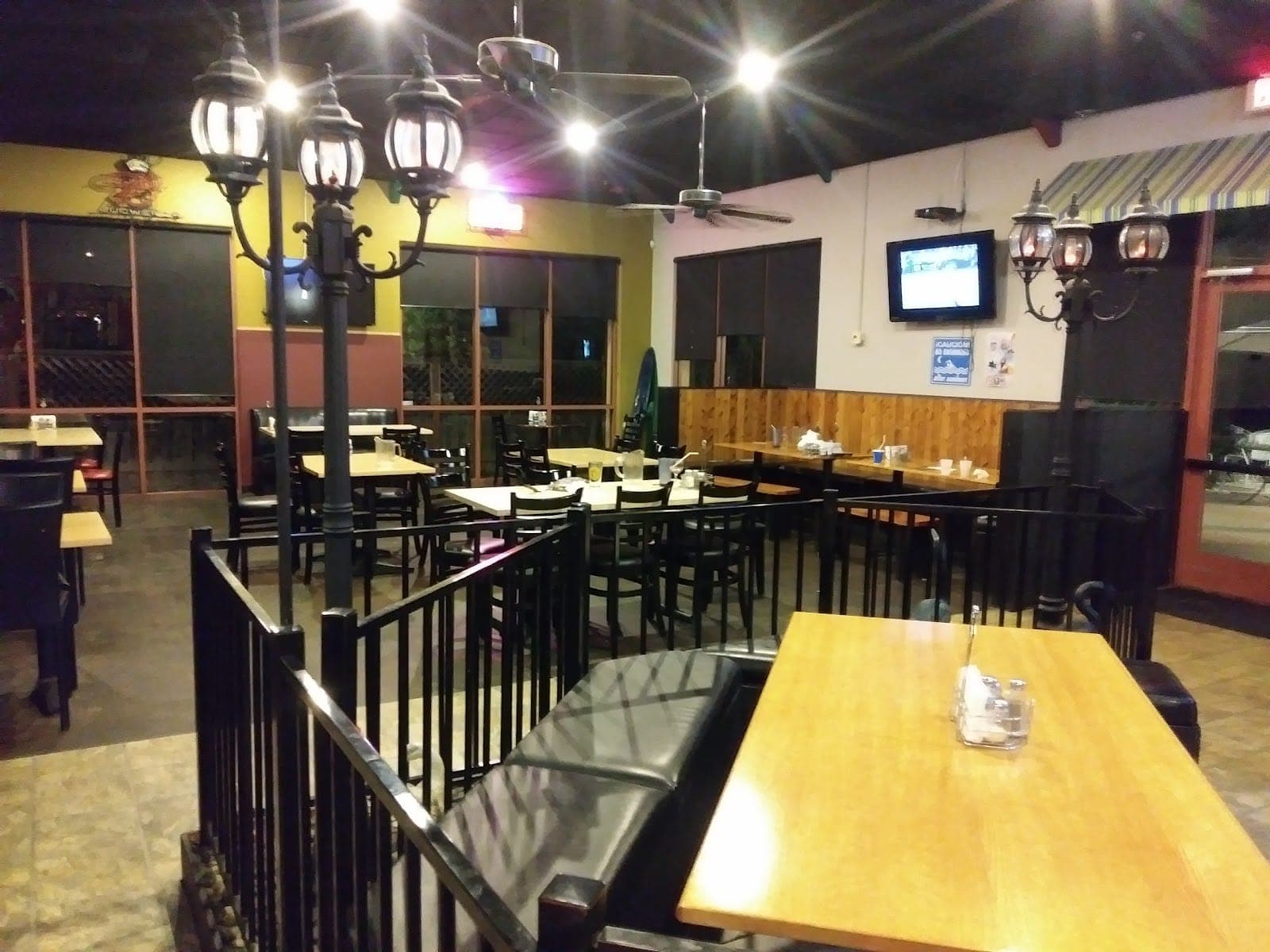 Cross Roads Pizza & Pub