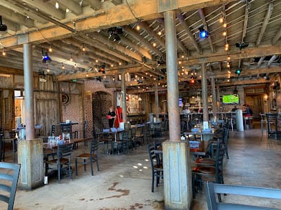 Strap Tank Restaurant & Brewery - Springville