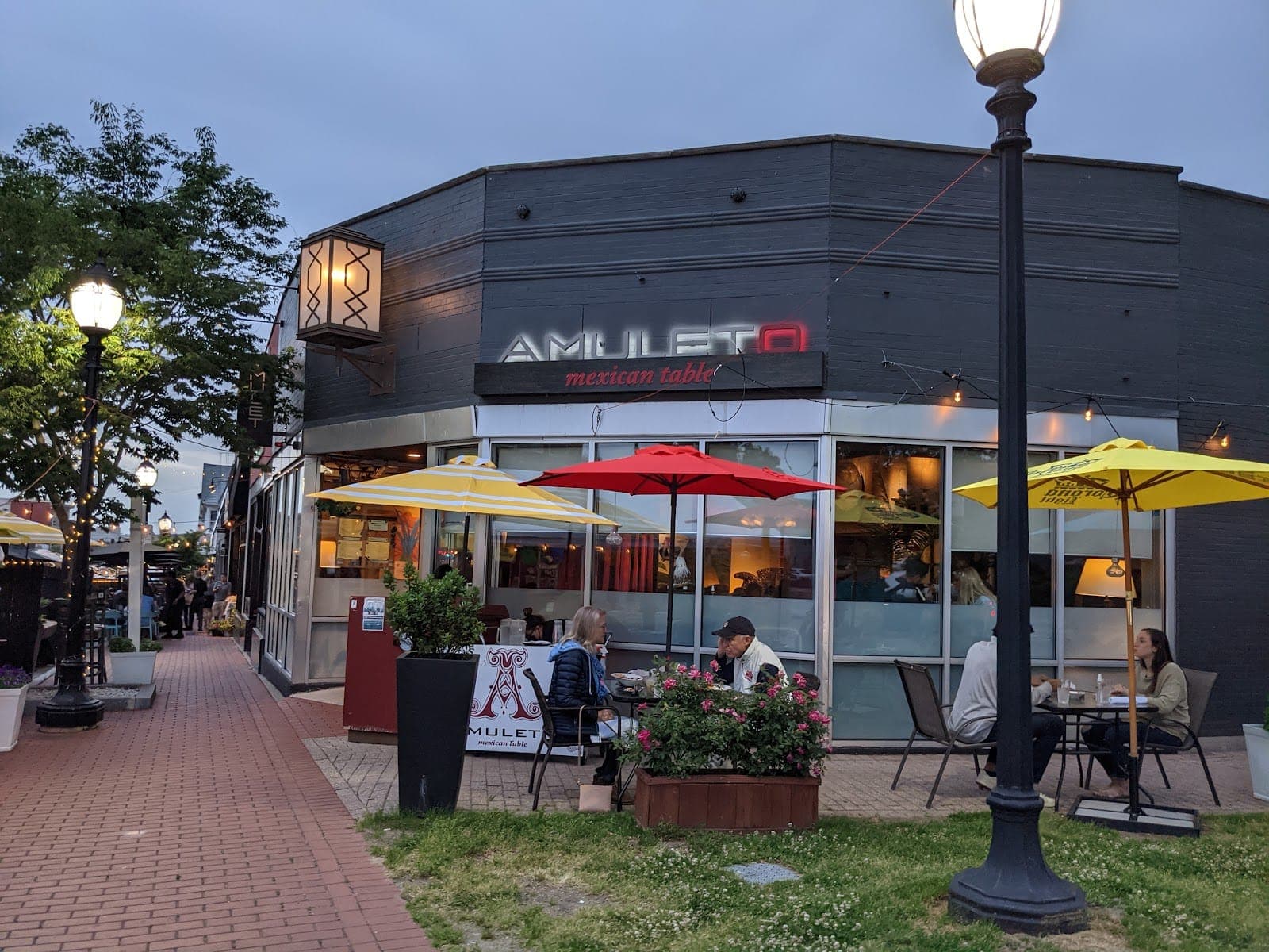 Amuleto Mexican Table