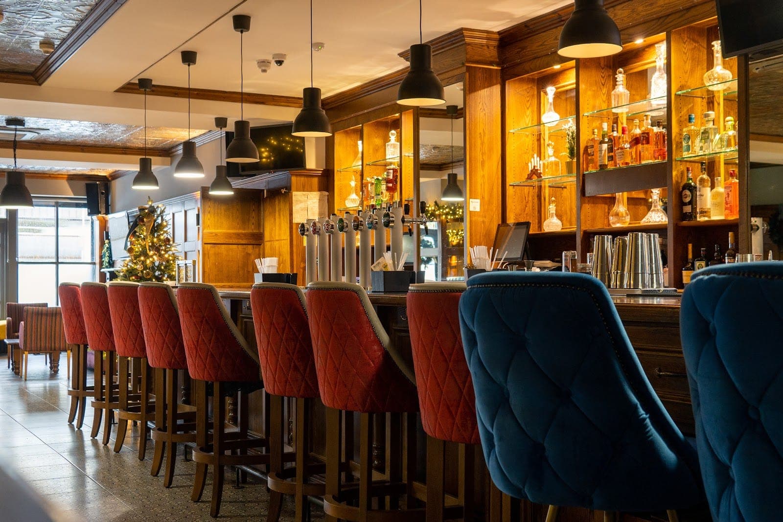 Larkin's - Brasserie & Lounge