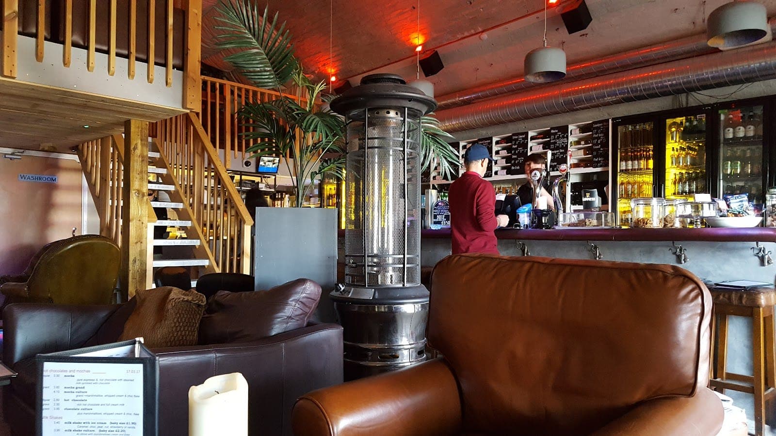 Arch Bar Lounge & Kitchen