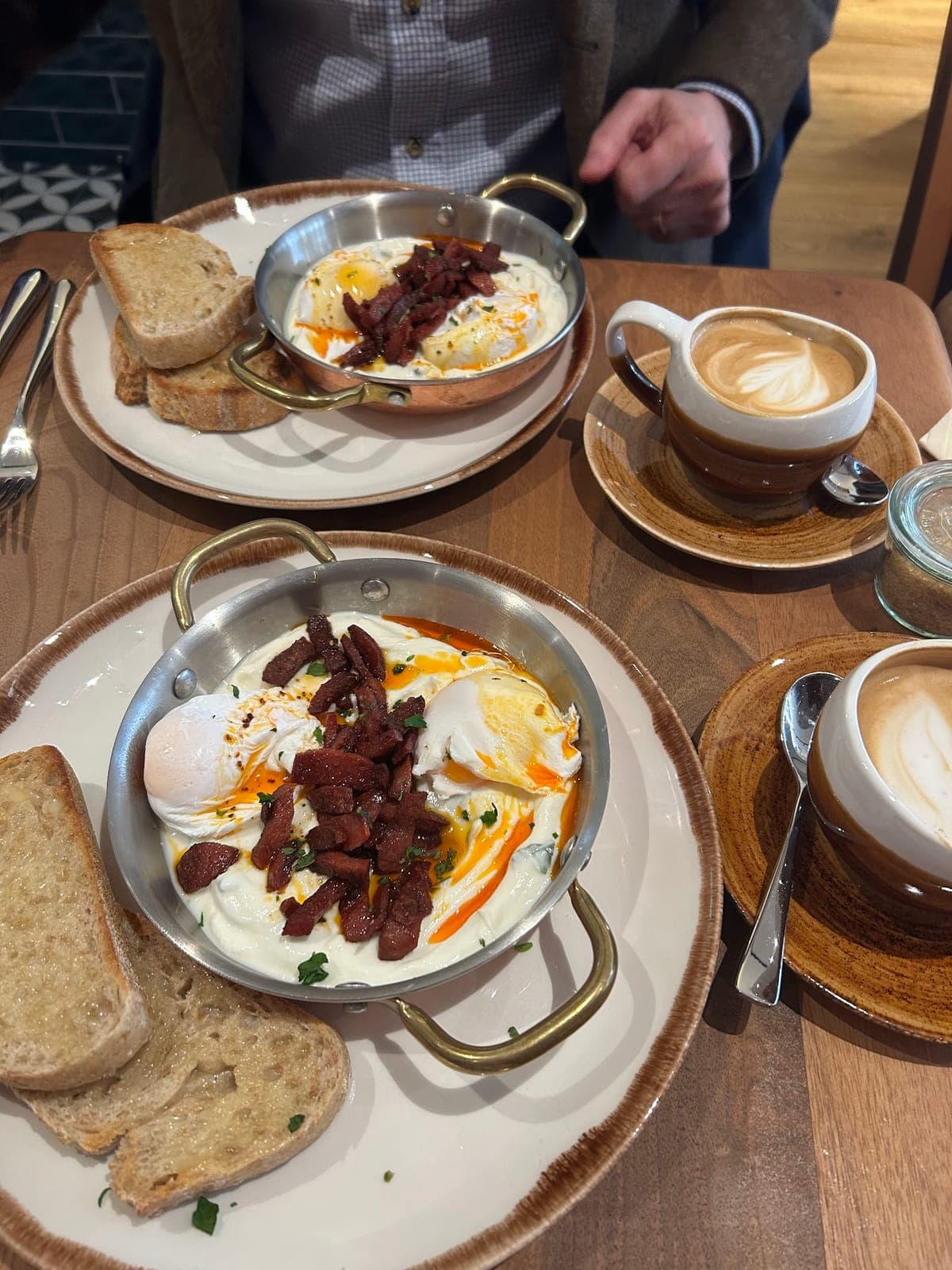 Lolo Cafe & Bistro