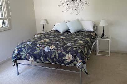 Bush outlook, Close to Transport, Shops and Cafe's, Beaches and Pittwater