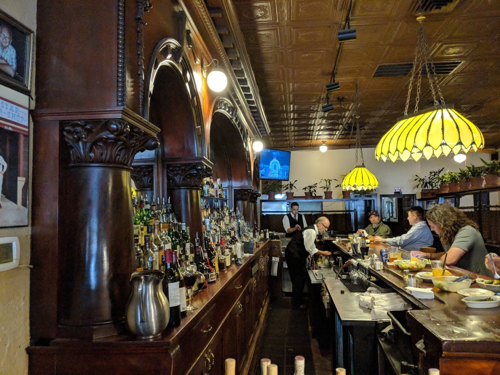 Wall Street Bar & Grill