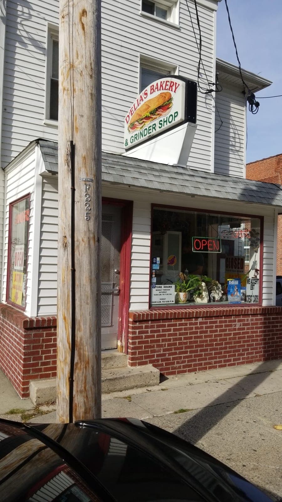 D'Elia's Bakery and Grinder Shop
