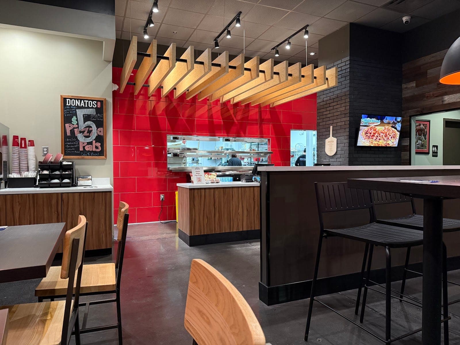 Donatos Pizza