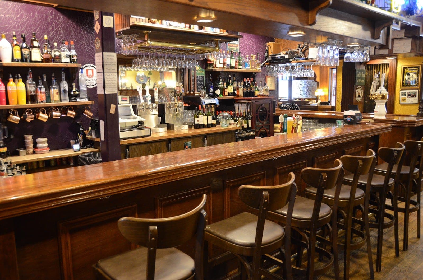 Houligans Steak & Seafood Pub