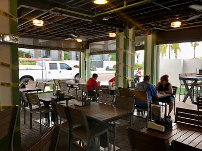 Salty's Island Bar & Grille