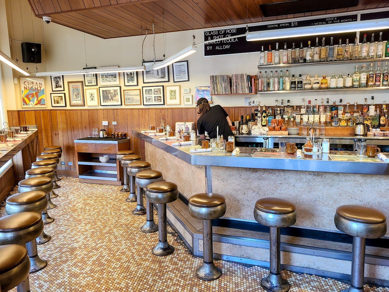 Dove's Luncheonette