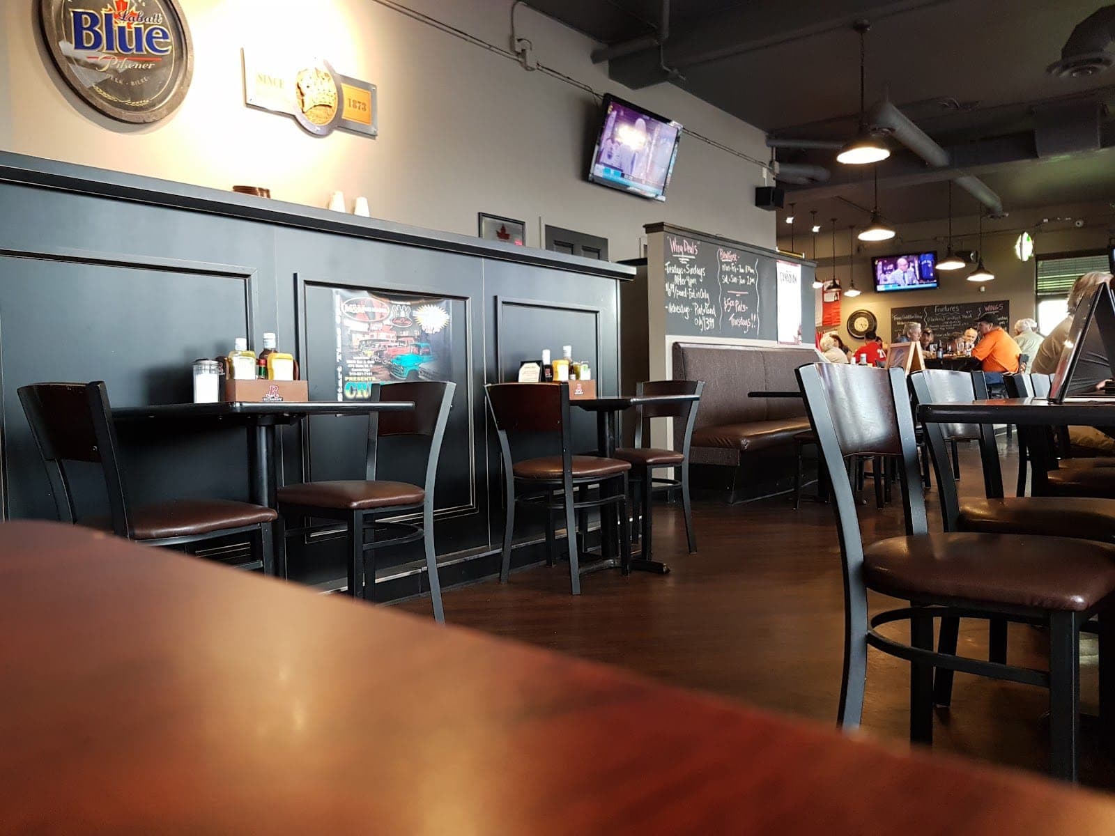 M&M Bar and Grill