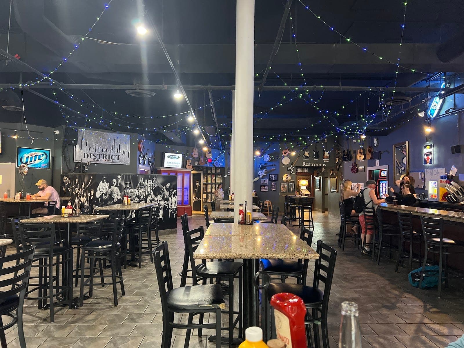 District Bar & Grill