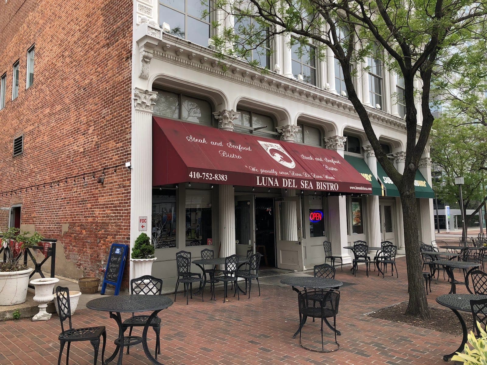 Luna del Sea Bistro