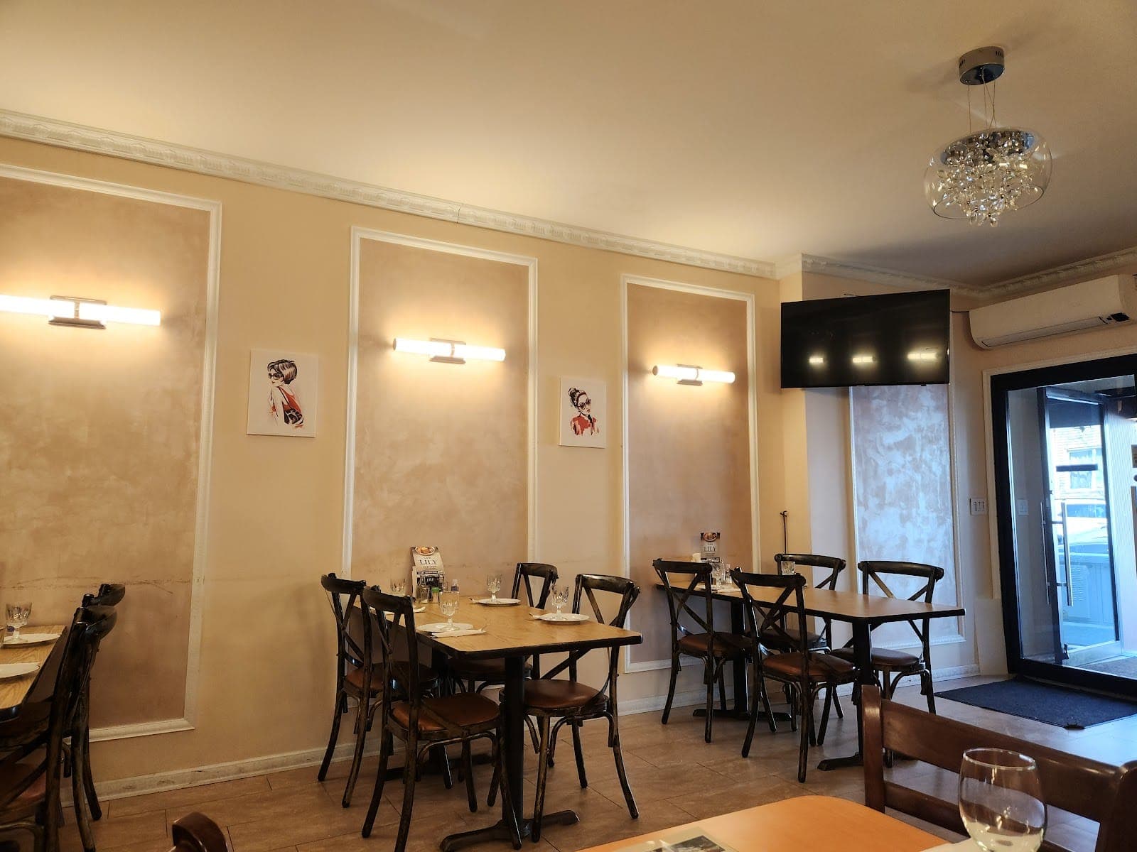 Cafe Lily