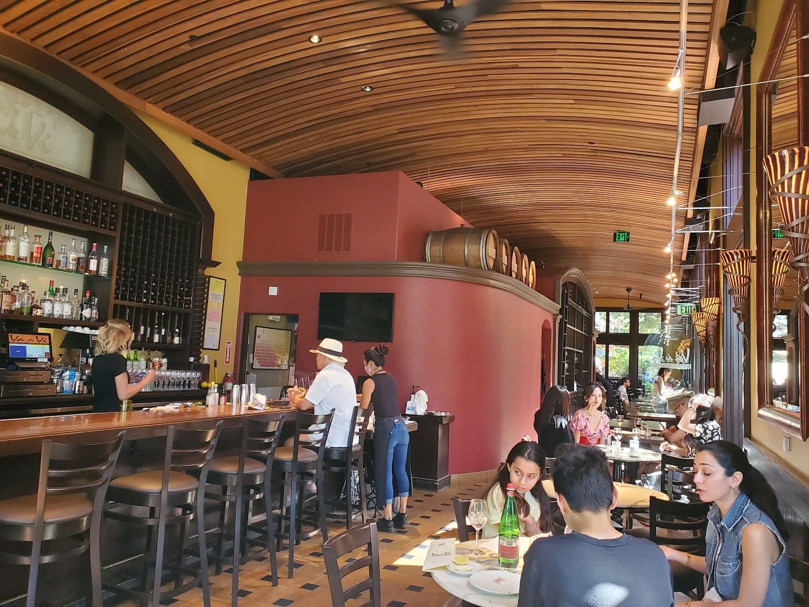 Va de Vi Bistro & Wine Bar