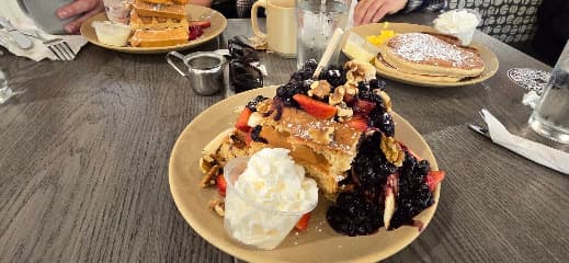 Crumbs Breakfast, Lunch & Bar