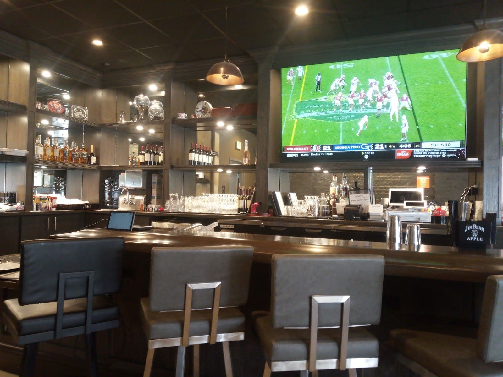 Cedars corner bar and kitchen
