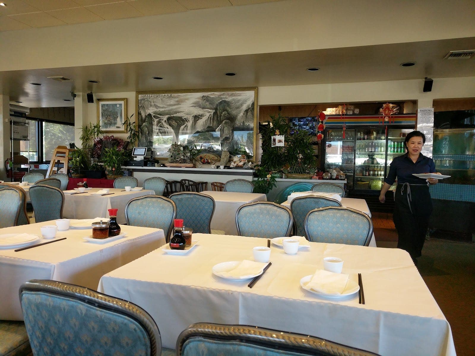 Tin's Teapot Bistro