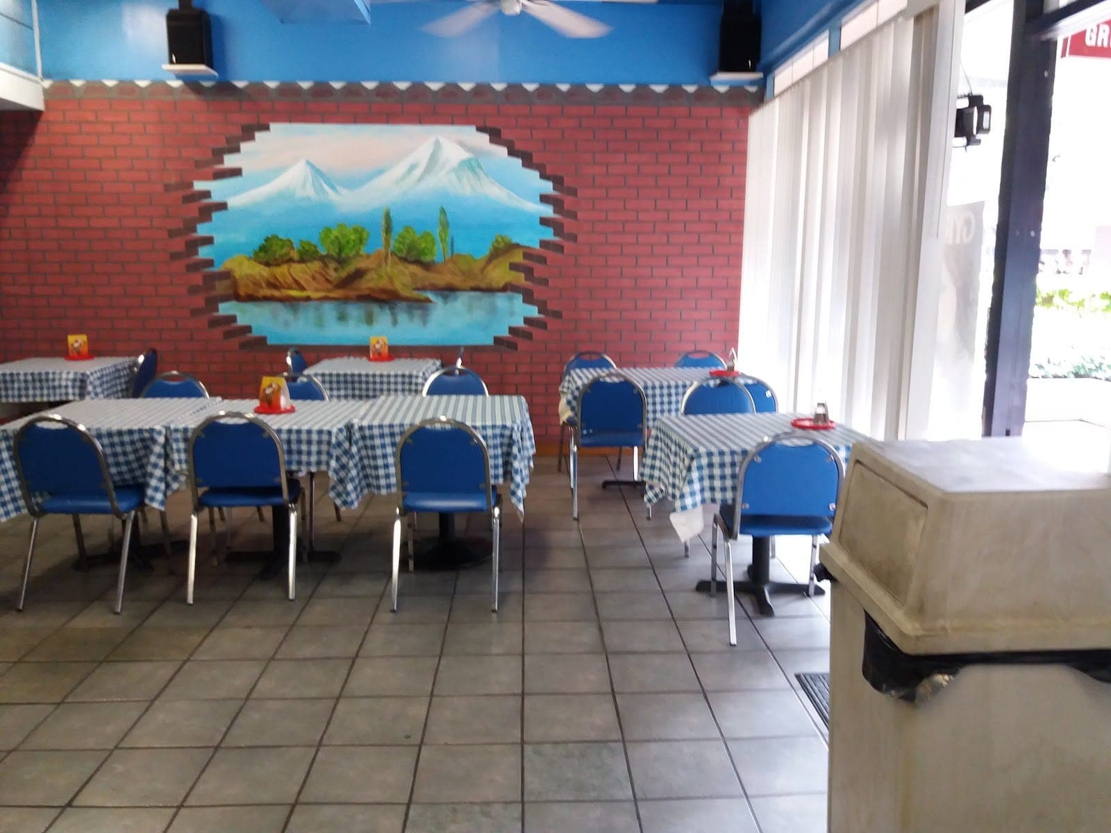 Leo's Taverna