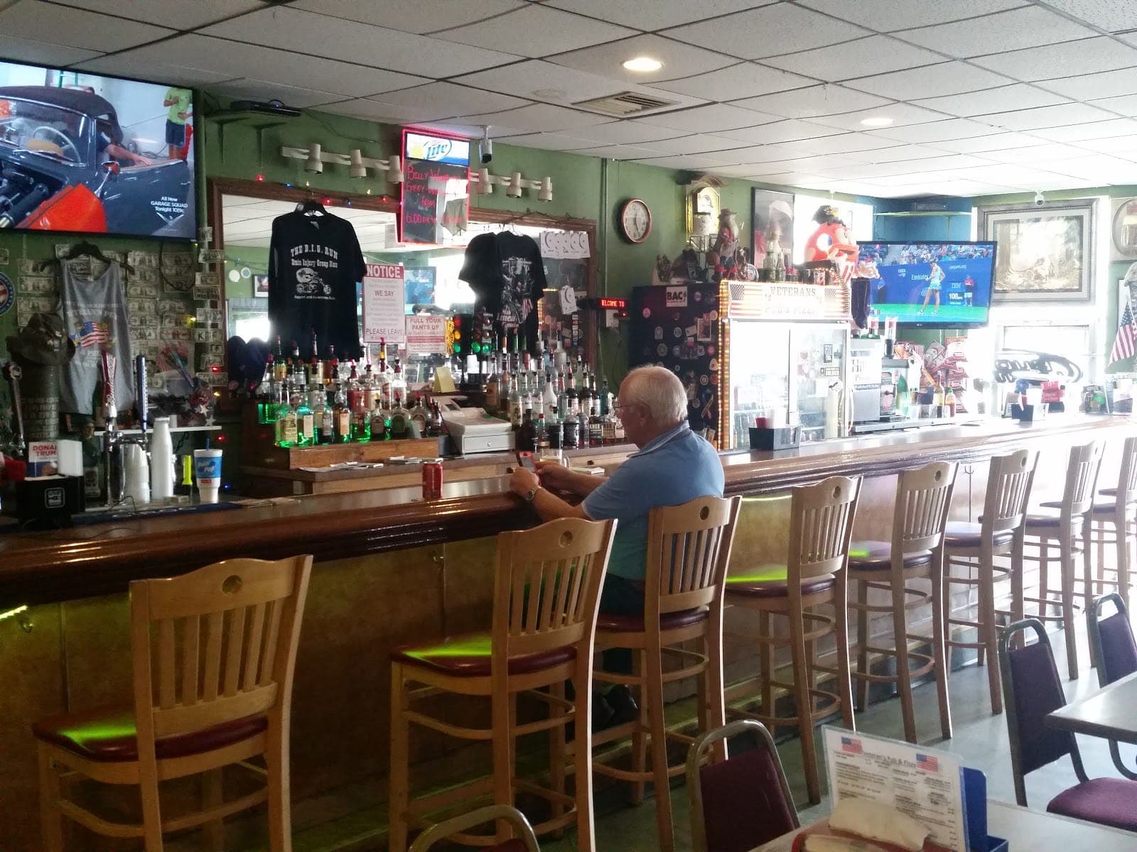 Veterans Pub & Pizza