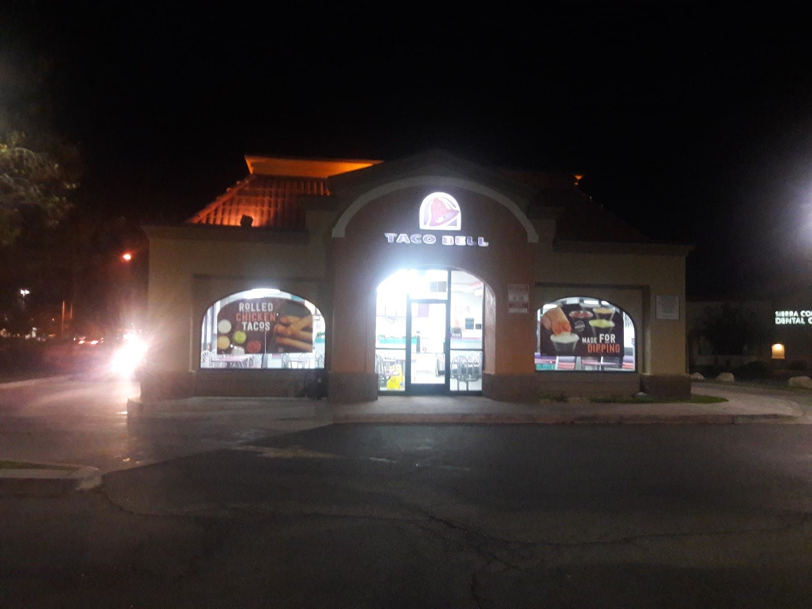 Taco Bell - Live Más Café
