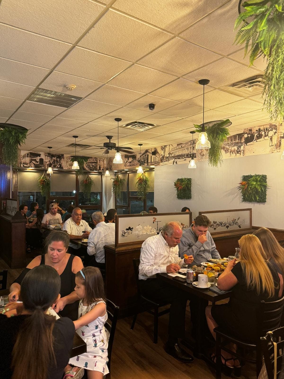 TUCANES Restaurant