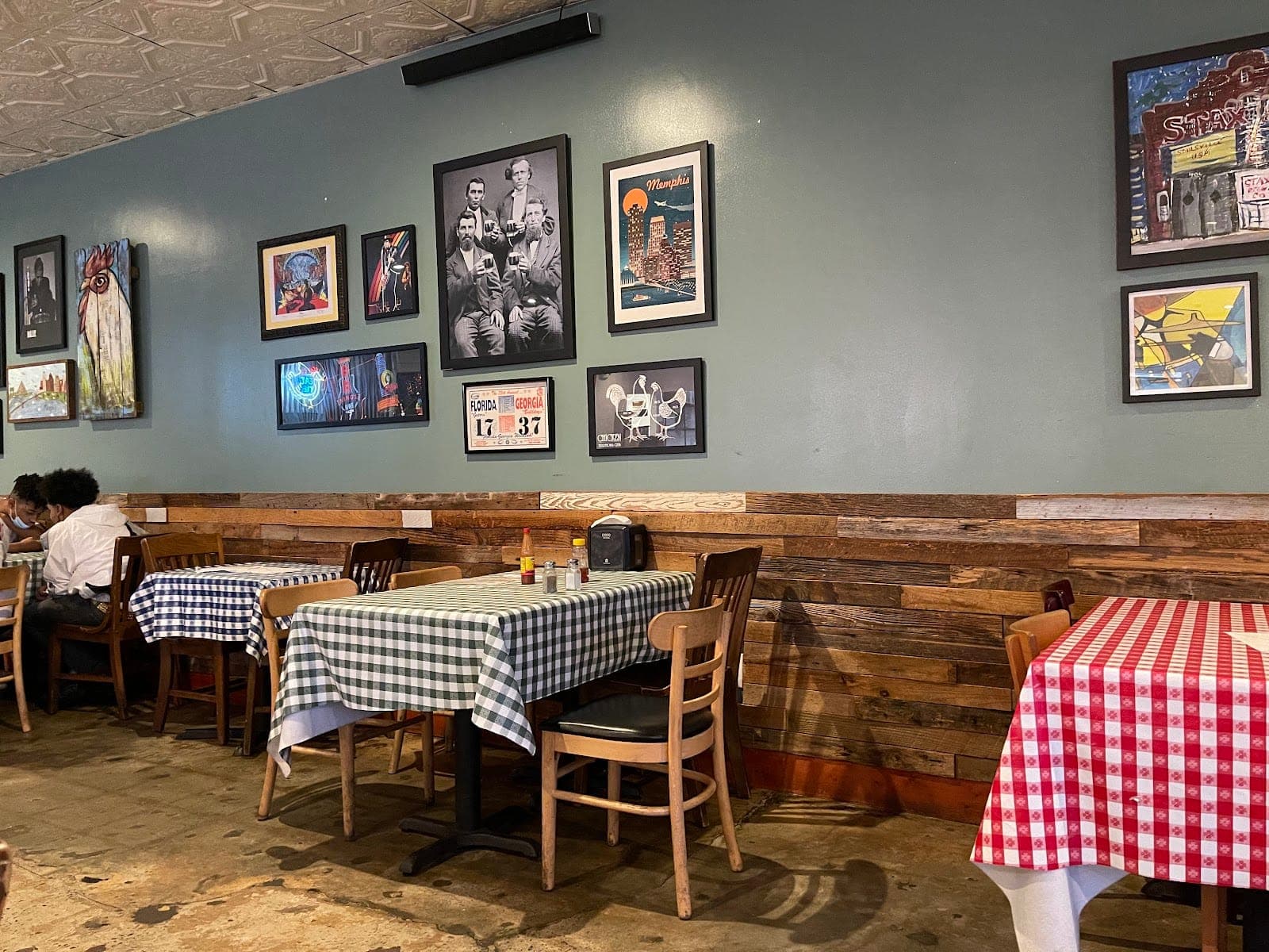 Gus's World Famous Fried Chicken