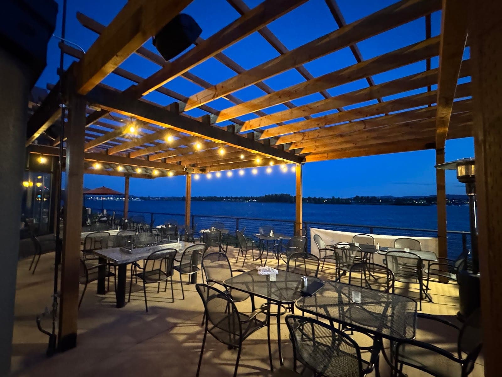 Oswego Grill at Columbia Shores