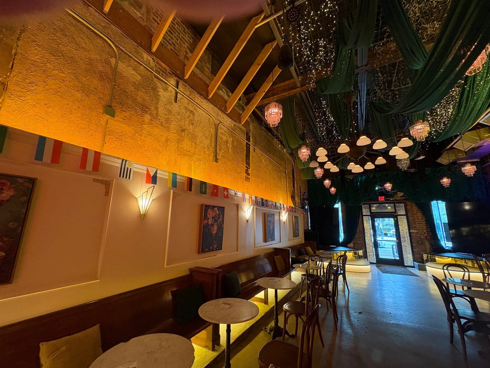 Barrel House Cafe & Bar