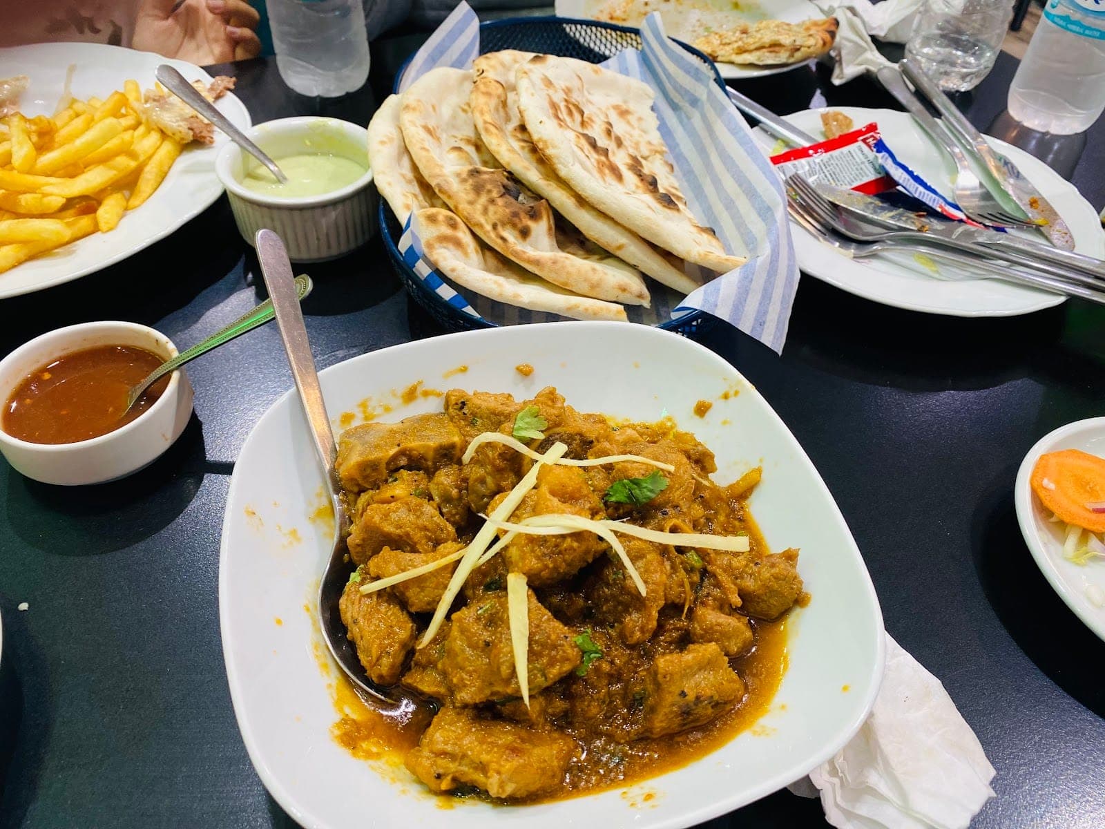 Yaadgaar Bakeries & Restaurant
