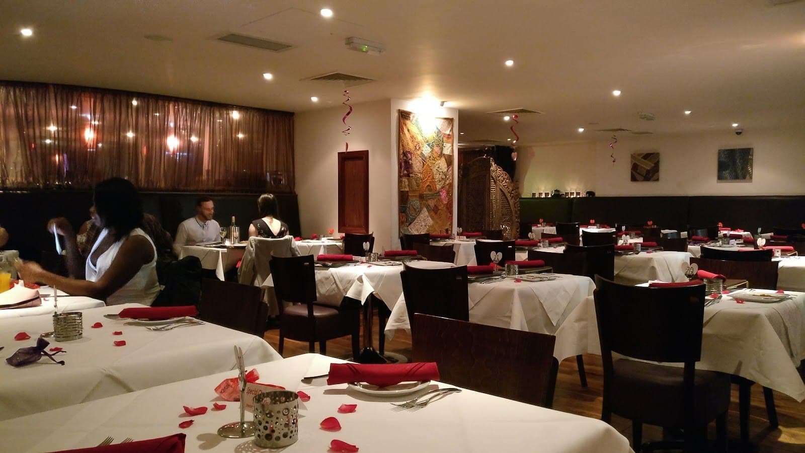 Zari Restaurant | Crawley