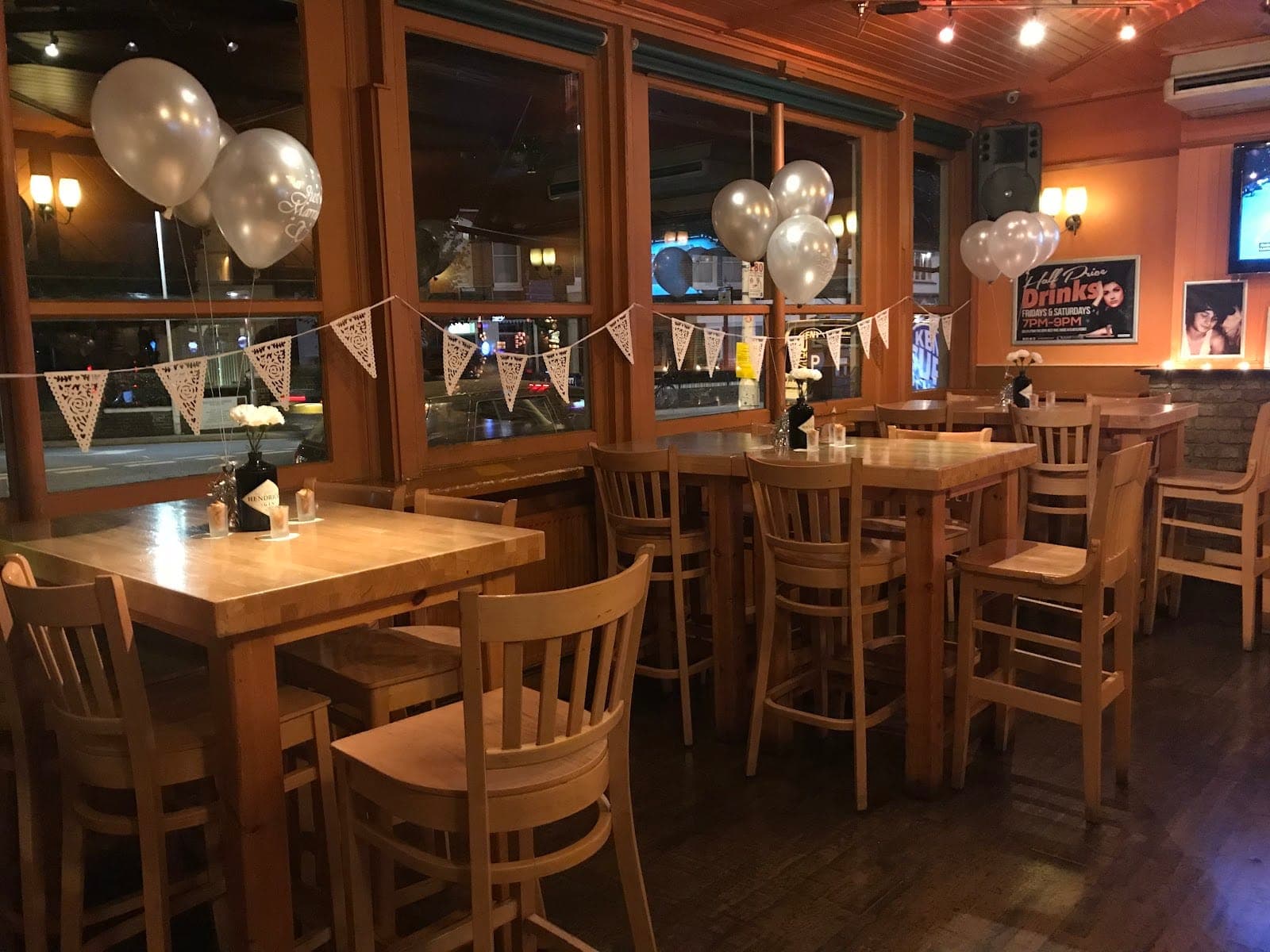 Cramptons Sports Bar