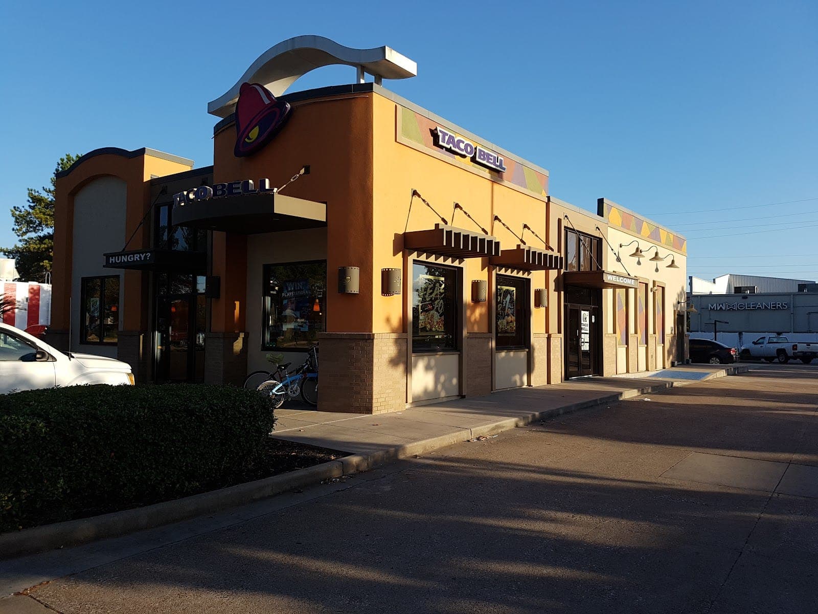 Taco Bell - Live Más Café