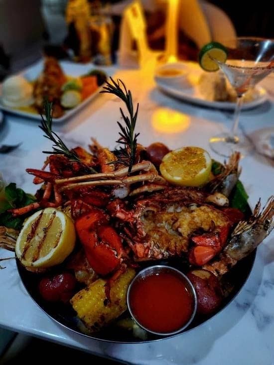 Salo Bar & Grill