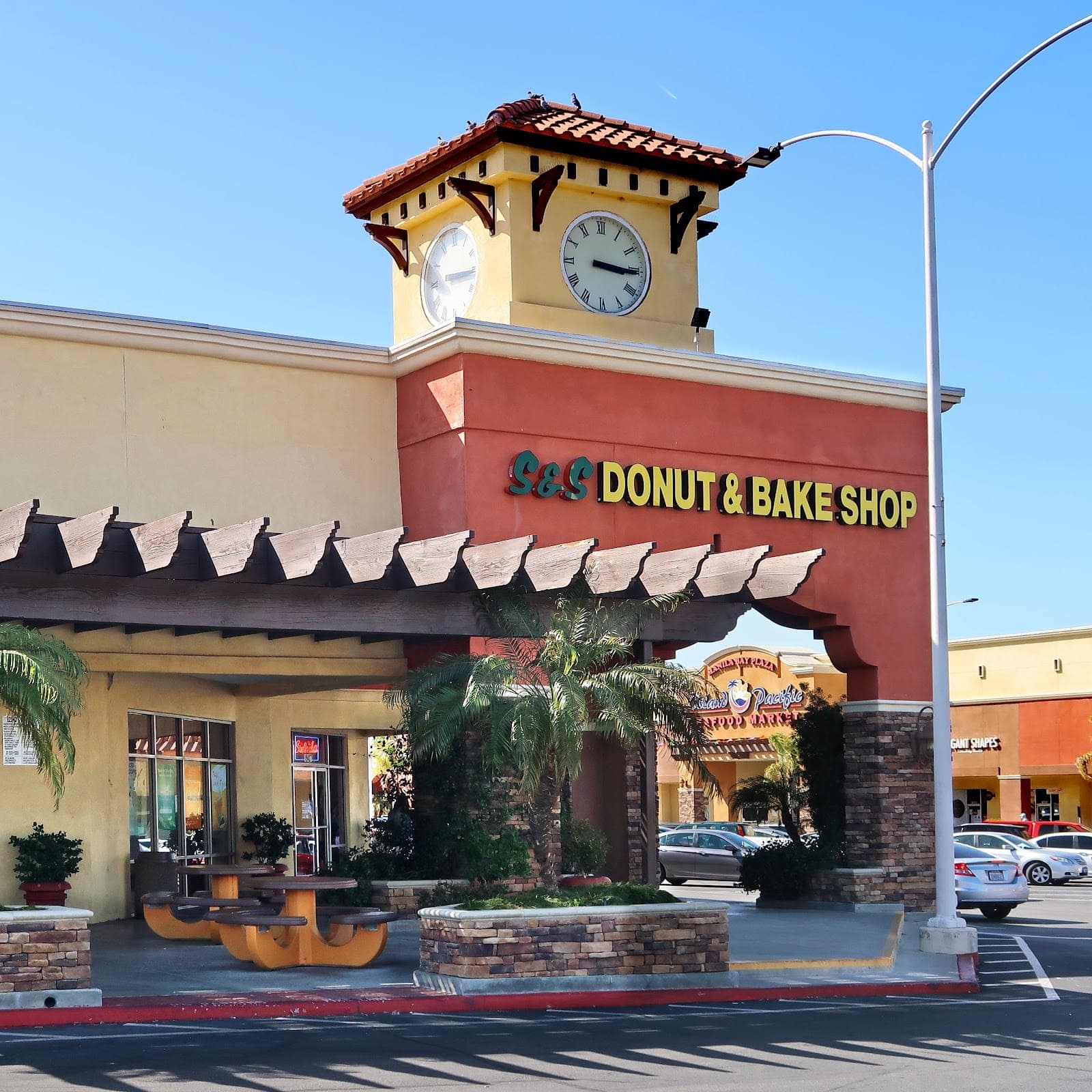 S & S Donut & Bake Shop & Deli - Canyon Country