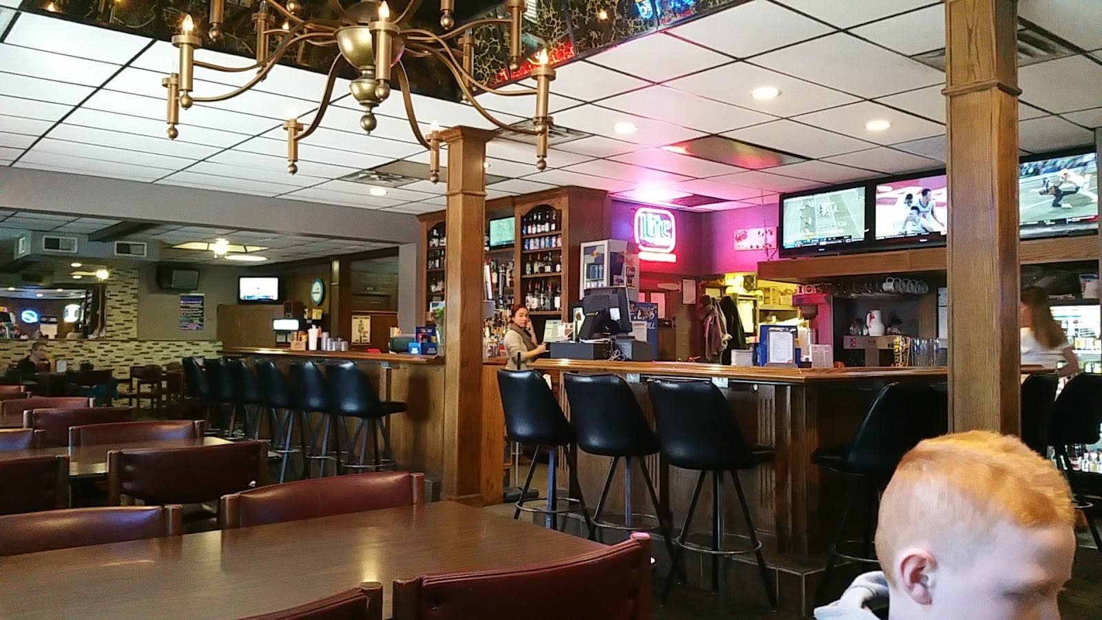 LPL's Restaurant & Pub