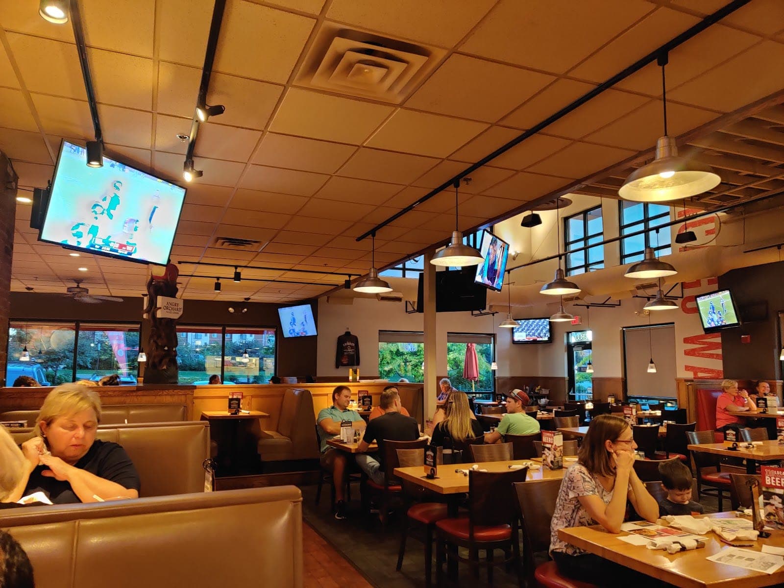 Old Chicago Pizza + Taproom