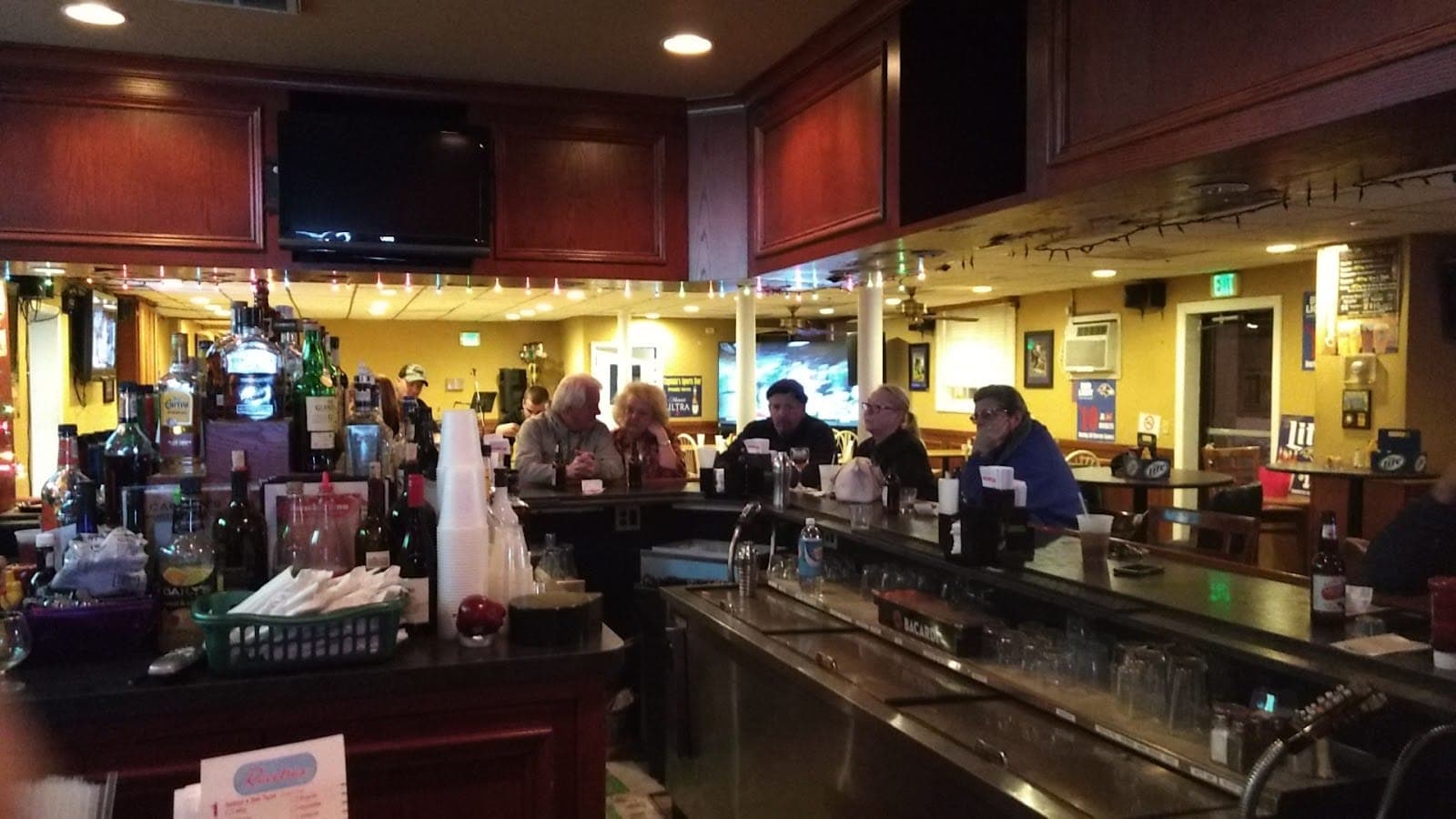 Captain's Bar & Grill